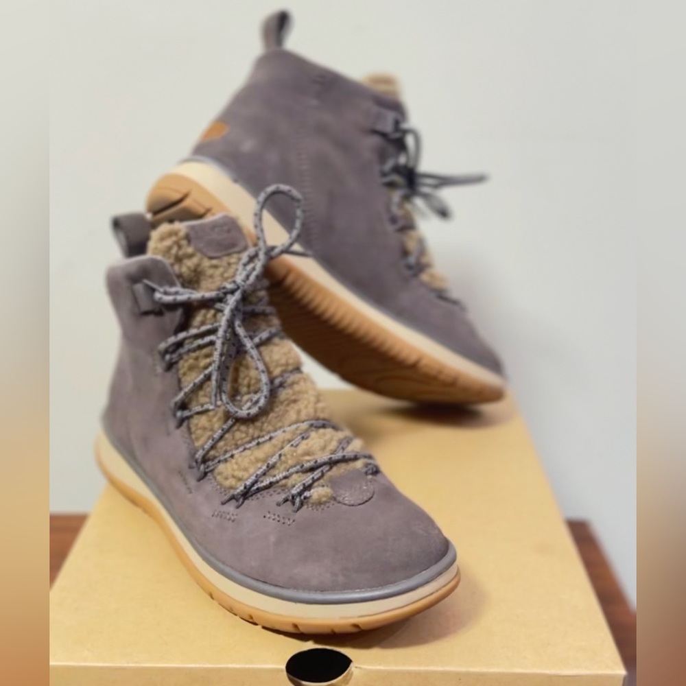 UGG Gray Lakesider Heritage Mid Winter Boots Women’s Size 10‎ Gray Suede
